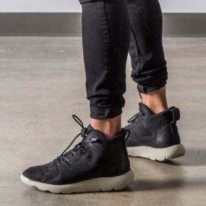 Woman’s Timberland FlyRoam Boots Size US 9